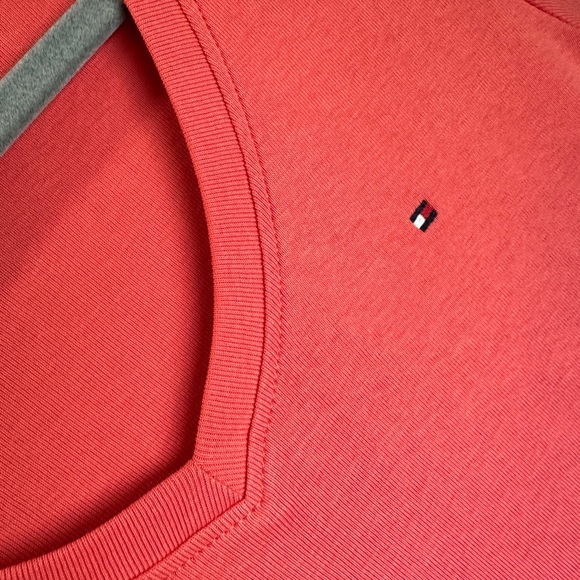 NWOT Tommy Hilfiger Flag V Neck T Size Small Coral V Neck - Picture 5 of 5